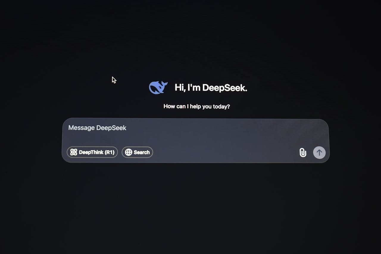 services-02 Image displaying DeepSeek AI interface for messaging and search functionality.